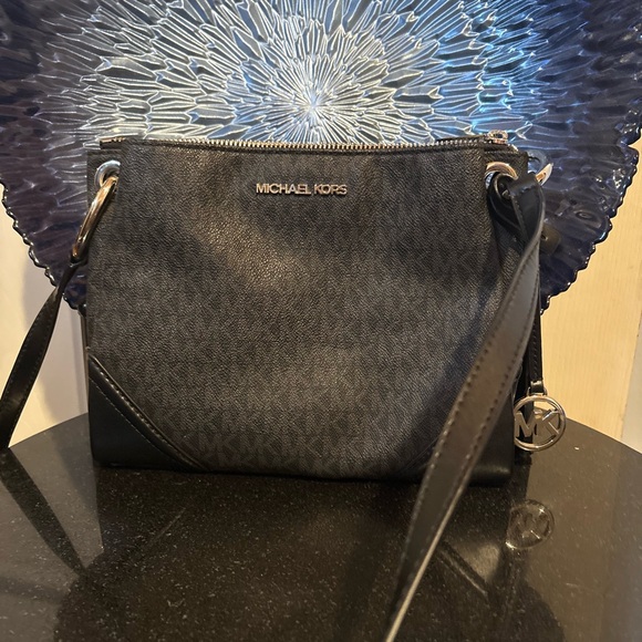 Michael Kors Handbags - Michael Kors Black Crossbody